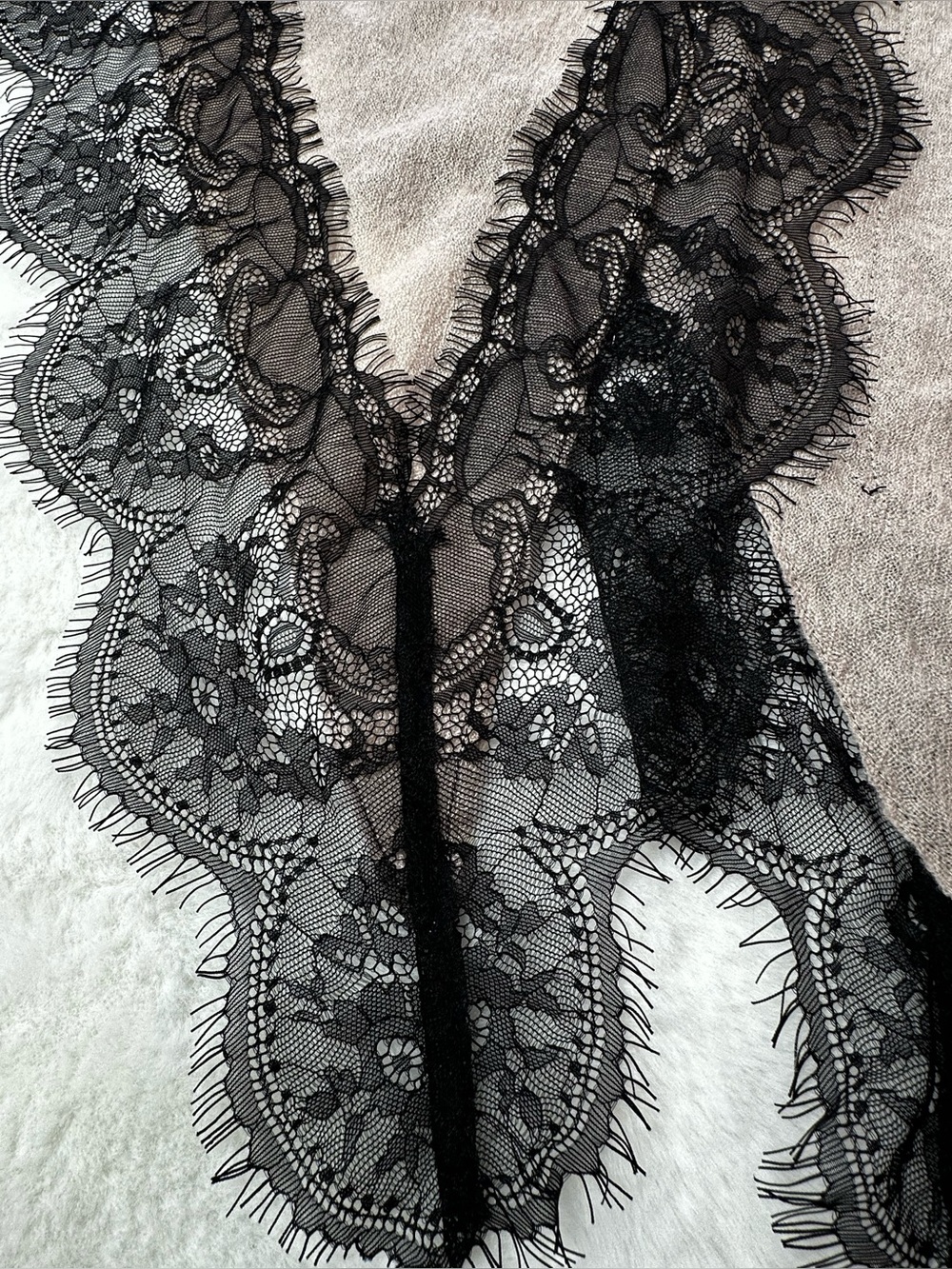 La Fiorentina Taupe Wrap with Black Floral Lace Edging triangle - Picture 2 of 12